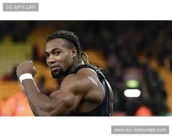 “华金·托比利亚的精准判断与敏捷防守，帮助美洲狮队稳固防线”